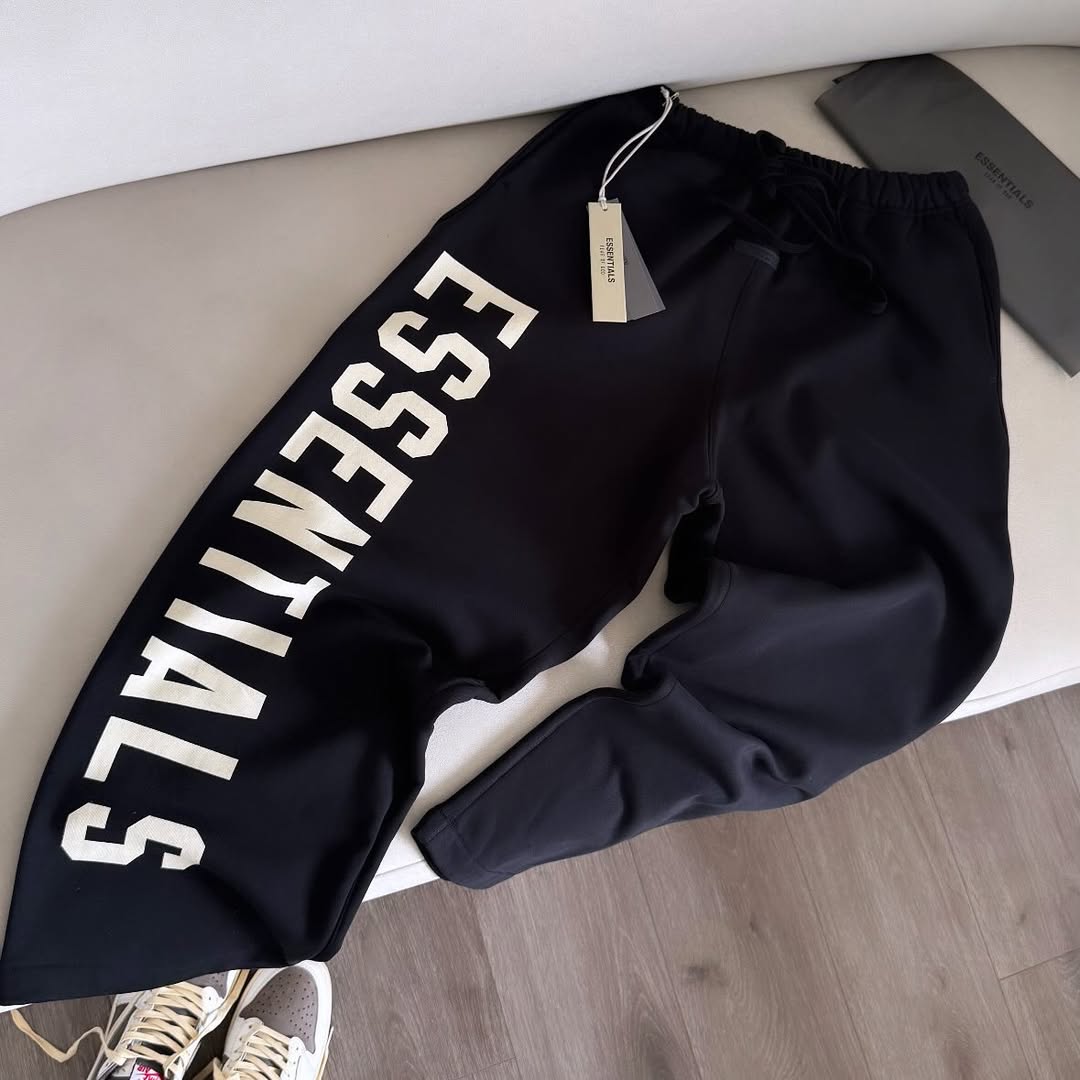 Fear of God Essentials Fleece Relaxed Sweatpant 'Black'