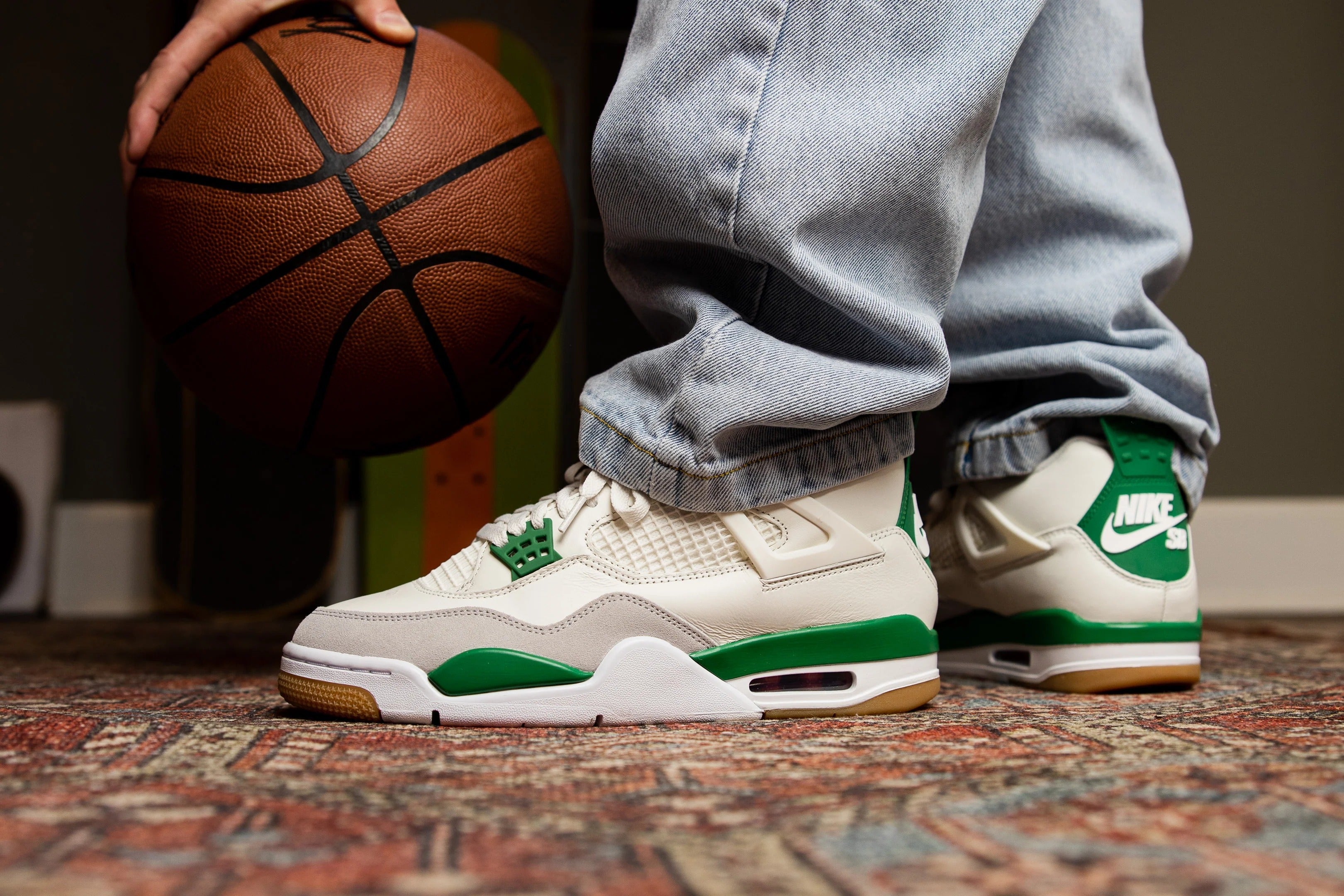 Air Jordan 4 SB - "Pine Green"